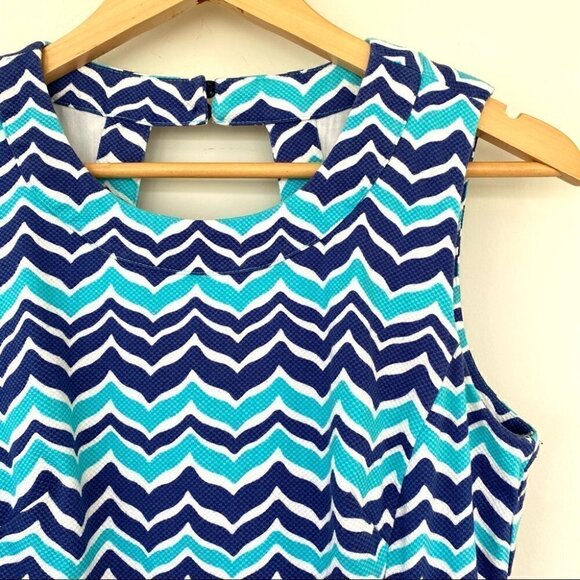 Vineyard Vines sleeveless mini dress with  crew neck, stretch cotton, lined - Picture 5 of 12